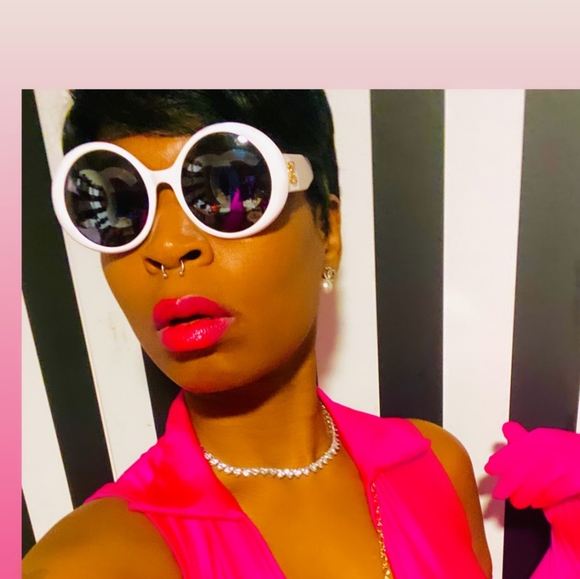 Meet your Posher, Janique 3/14 Pisces ♓️ 💕 Girl br🦄💕 Run the world 🦄🦄🦄 - Picture 1 of 17